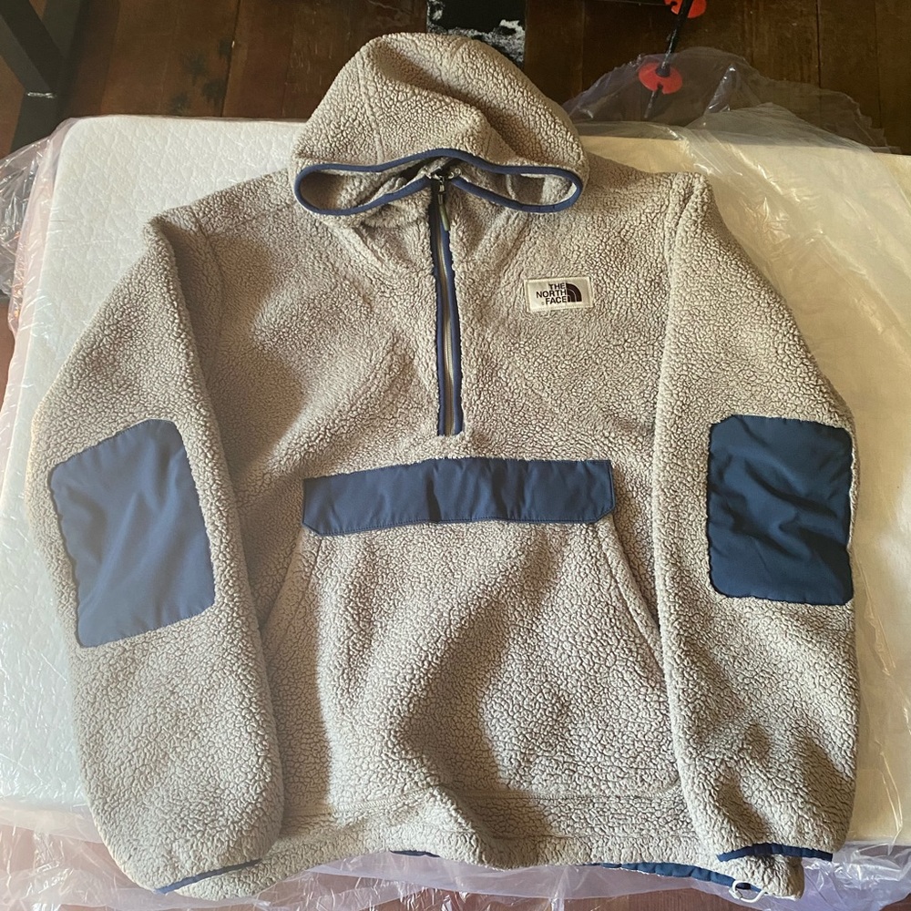 COPY - Hooded Teddy North Face